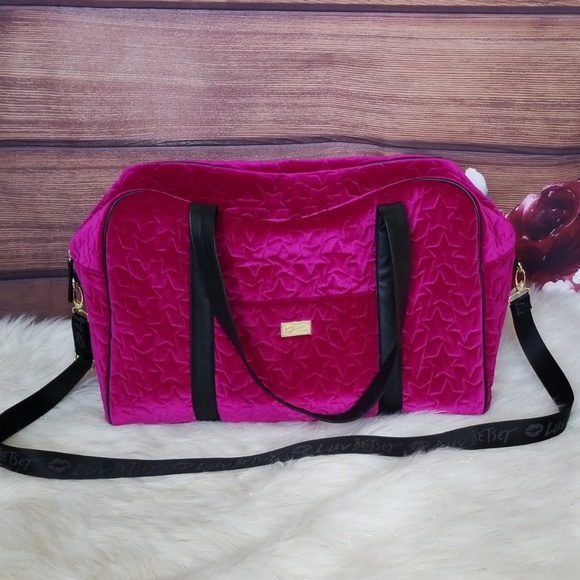 Betsey Johnson Handbags - 🐫1/2 OFF!Betsey Johnson Fuchsia Stars Weekend Bag